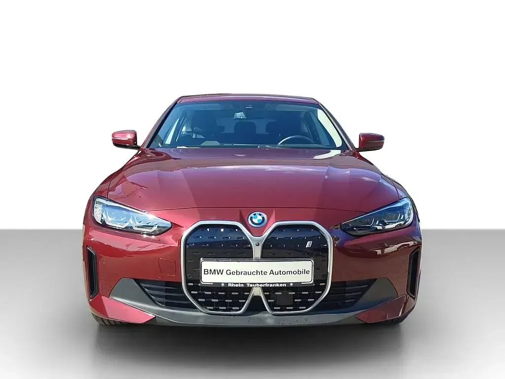 Używany BMW i4 250 kW (340 KM) 2024 Czerwony Sedan/Limuzyna