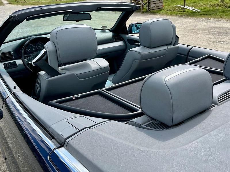 Gebraucht BMW 320 Cabriolet 170 PS (125 kW) 2002 Blau Cabrio