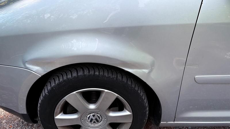 Grau Gebraucht 2006 VW Touran Van / Kleinbus | 2.900 € (Etwas zu teuer) - Bild 1/4