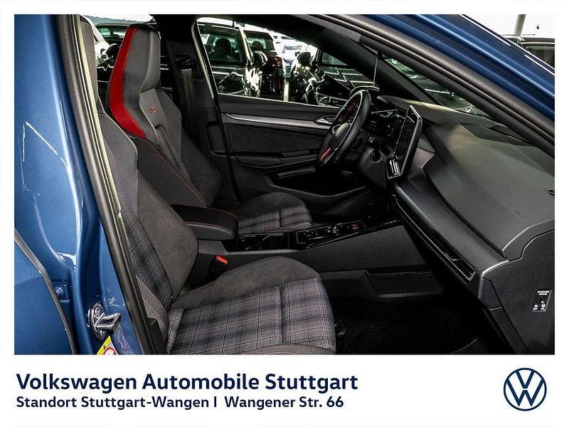 Gebraucht VW Golf VIII GTI 265 PS (194 kW) 2025 Anemonenblau metallic schwarz Limousine