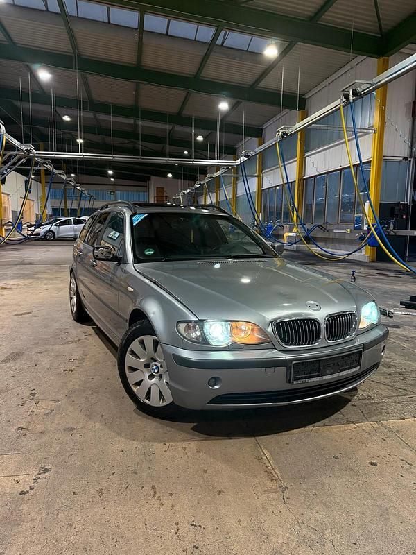 Silber Gebraucht 2004 BMW 318 Kombi | 2.200 € (Fairer Preis) - Bild 1/4