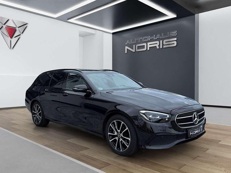 Gebraucht Mercedes E200 Night 197 PS (144 kW) 2022 Obsidianschwarz  metalliclack Kombi