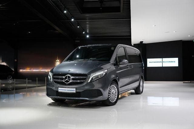 Lackfarbe selenitgrau Gebraucht 2020 Mercedes V300 Sport Van / Kleinbus | 43.980 € (Fairer Preis) - Bild 1/4