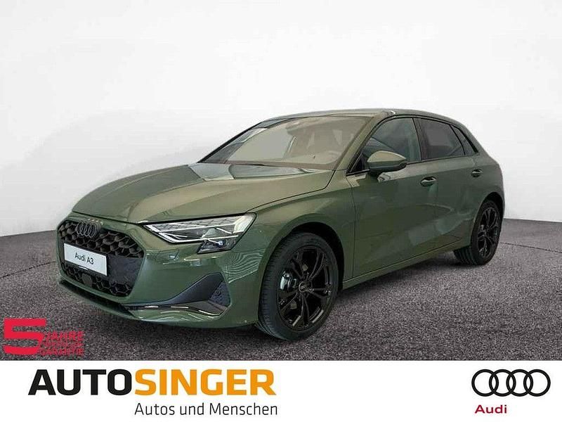 Neu Audi A3 Advanced Plus 150 PS (110 kW) 2025 Distriktgrün metallic Limousine