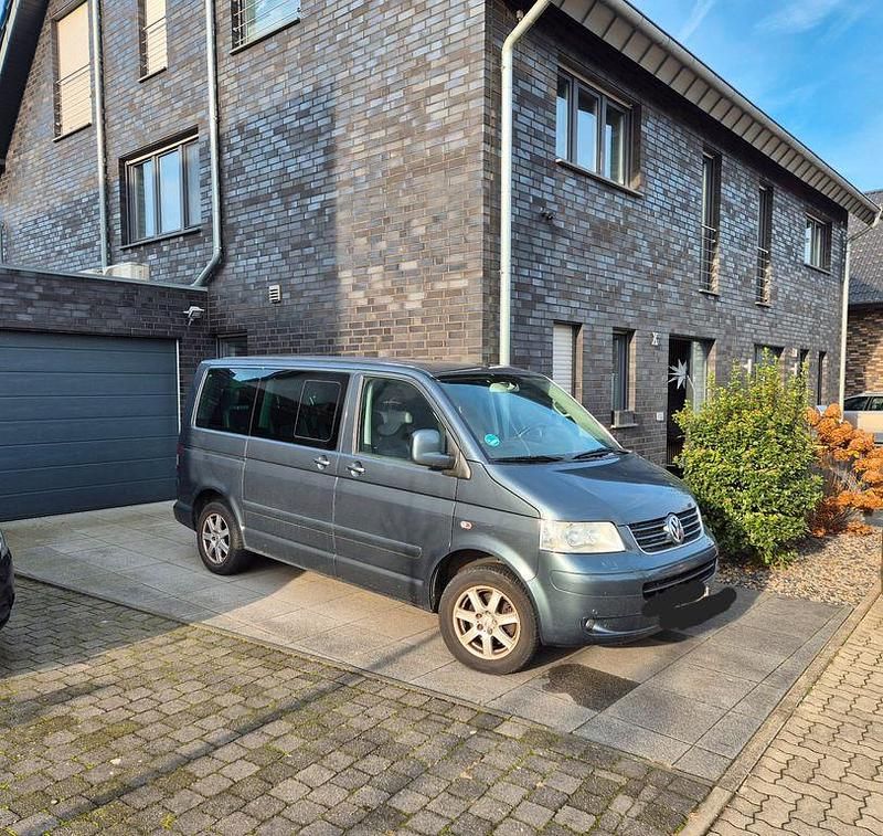 Grau Gebraucht 2009 VW T5 Van | 23.800 € - Bild 1/4