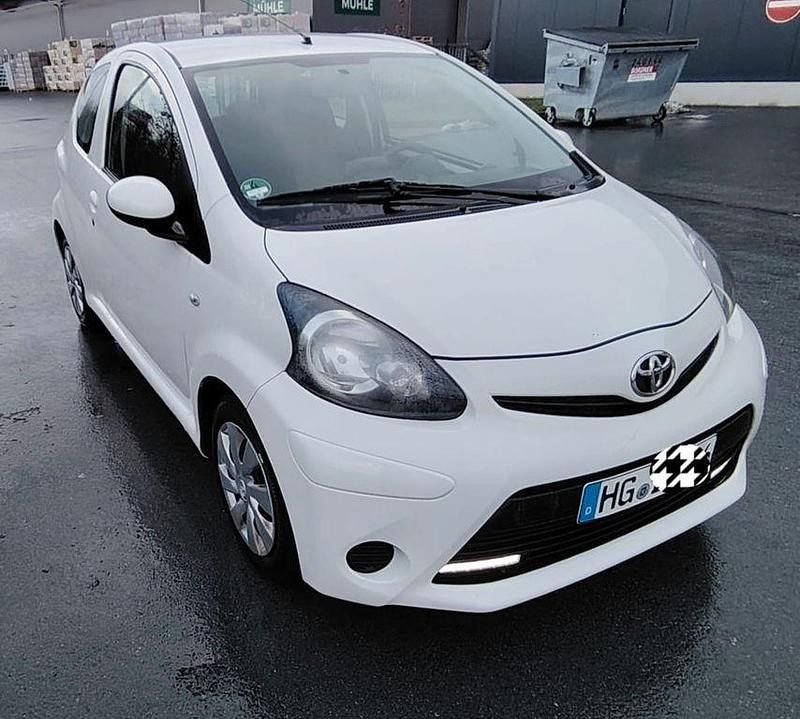 Gebraucht Toyota Aygo Cool 68 PS (50 kW) 2014 Weiß Kleinwagen