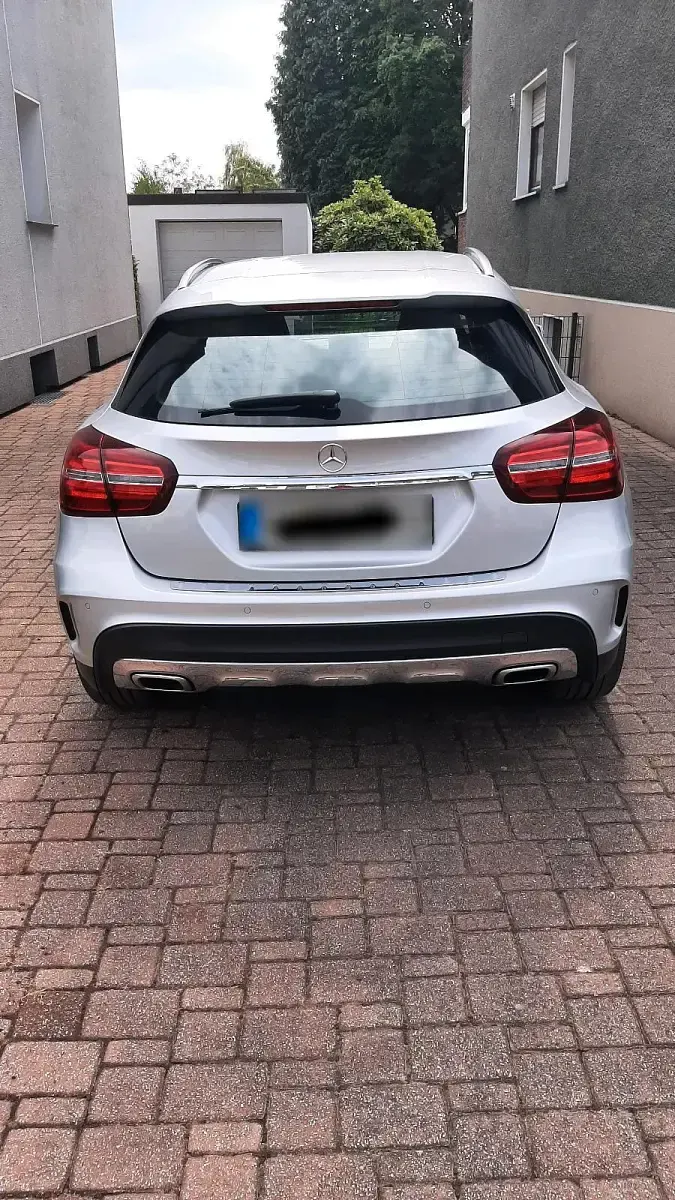 Gebraucht Mercedes GLA200 AMG line 156 PS (114 kW) 2019 Silber SUV
