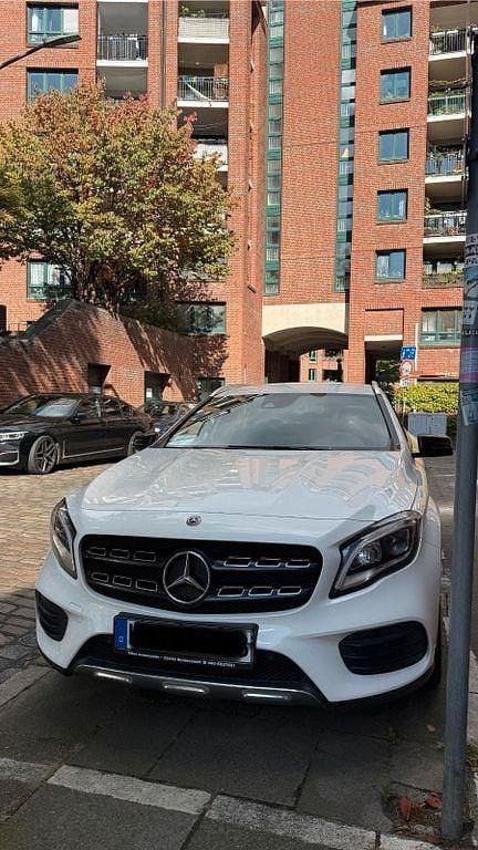 Weiß Gebraucht 2018 Mercedes GLA220 SUV | 19.500 € (Fairer Preis) - Bild 1/4