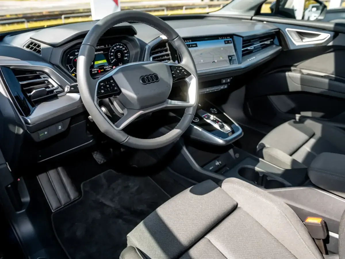 Gebraucht Audi Q4 Sportback e-tron Ambiente 210 kW (286 PS) 2026 Auroraviolett metallic SUV