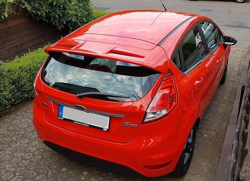 Gebraucht Ford Fiesta 101 PS (74 kW) 2014 Rot Kleinwagen