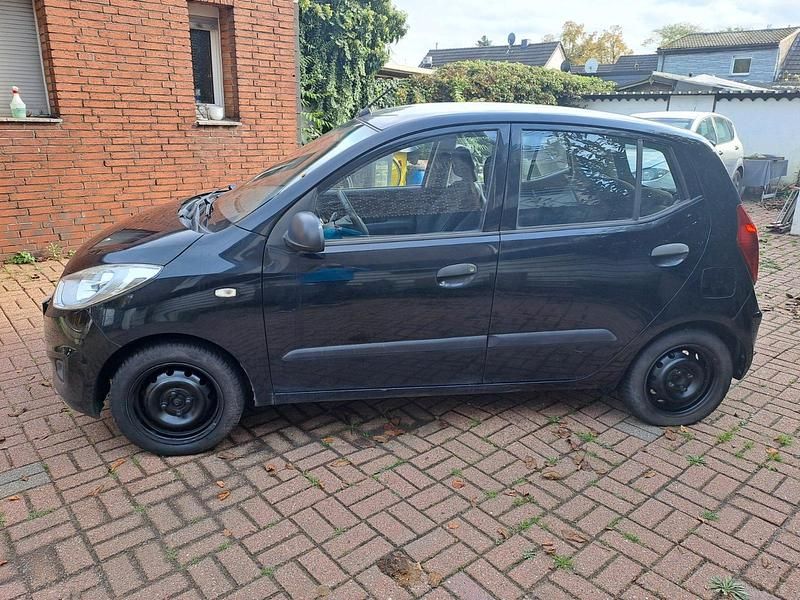Gebraucht Hyundai i10 69 PS (50 kW) 2011 Schwarz Kleinwagen