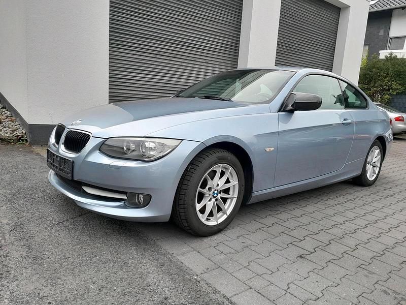 Gebraucht BMW 318 Comfort Edition 143 PS (105 kW) 2010 Grau Coupé