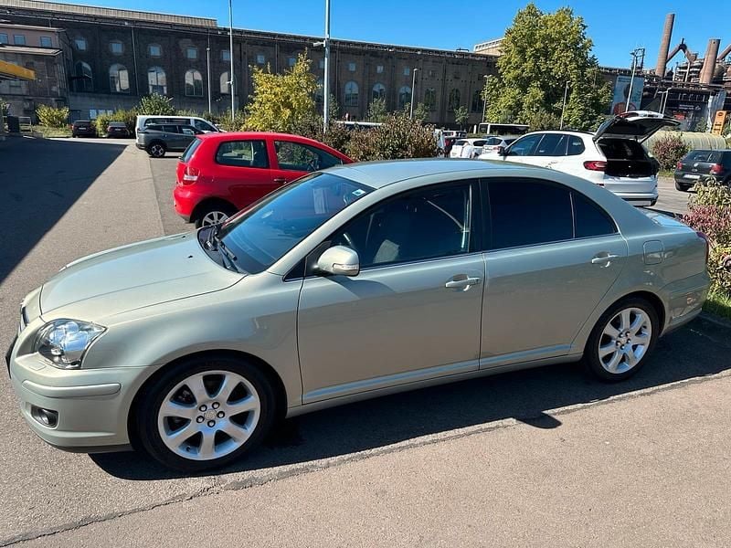 Grün Gebraucht 2006 Toyota Avensis Limousine | 6.100 € - Bild 1/4