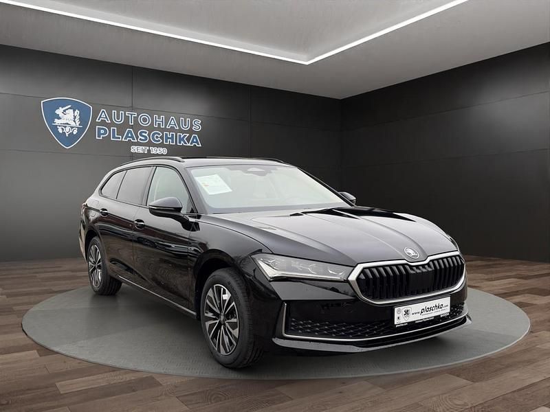 Neu Skoda Superb Selection 150 PS (110 kW) 2025 Onyxschwarz metallic Kombi