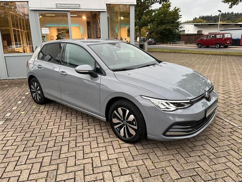 Gebraucht VW Golf VIII Move 131 PS (96 kW) 2023 Grau Limousine