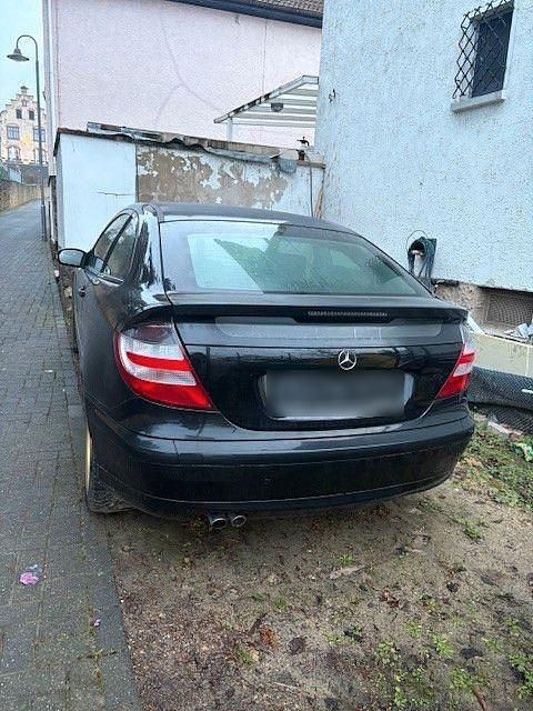 Gebraucht Mercedes C180 129 PS (94 kW) 2001 Schwarz Coupé