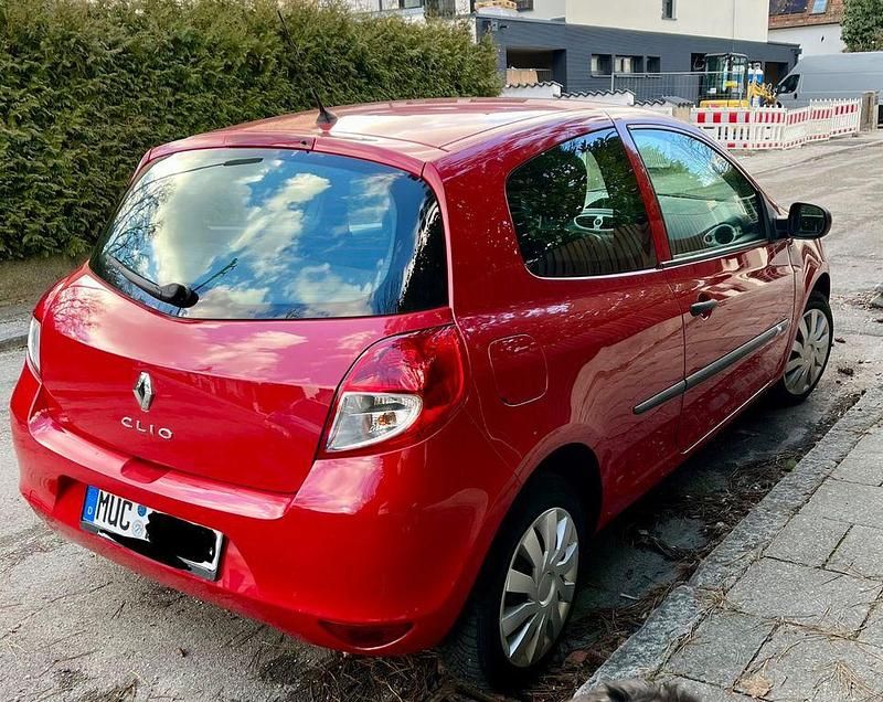 Gebraucht Renault Clio IV 75 PS (55 kW) 2012 Rot Limousine