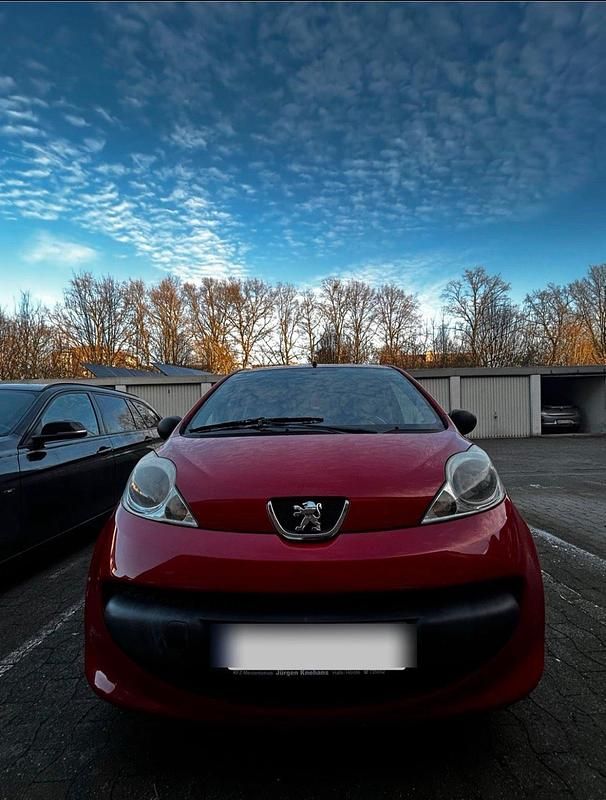 Rot Gebraucht 2008 Peugeot 107 Kleinwagen | 800 € (Superpreis) - Bild 1/4