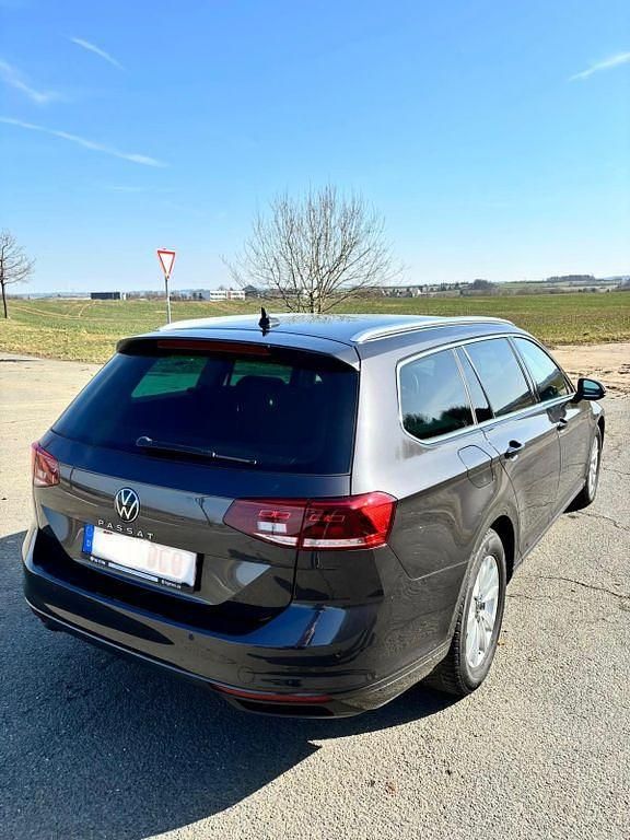 Gebraucht VW Passat Highline 150 PS (110 kW) 2022 Schwarz Kombi