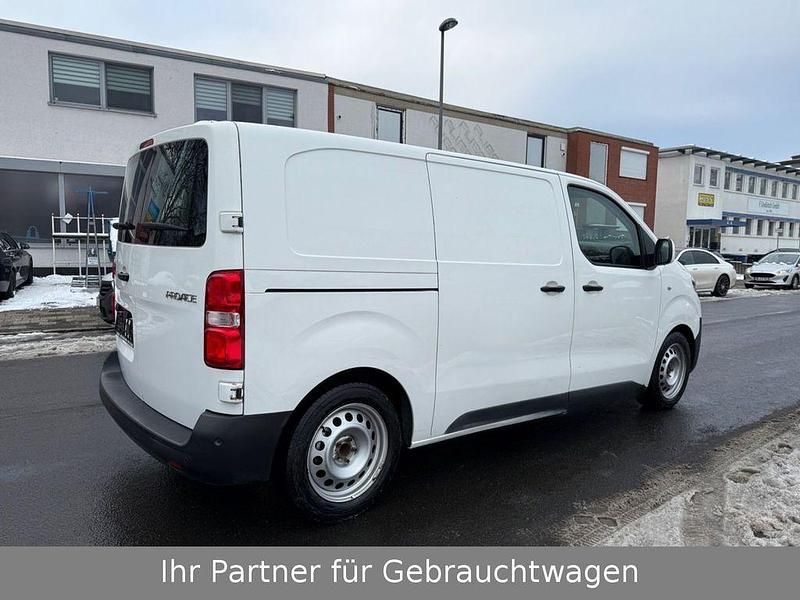 Gebraucht Toyota Proace 116 PS (85 kW) 2018 Weiß Van / Kleinbus
