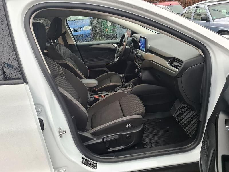 Gebraucht Ford Focus Cool & Connect 120 PS (88 kW) 2022 Weiß Limousine