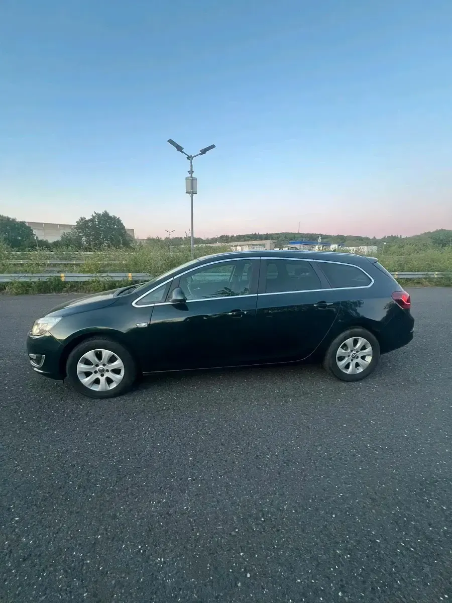 Gebraucht Opel Astra 110 PS (80 kW) 2016 Grün Kombi