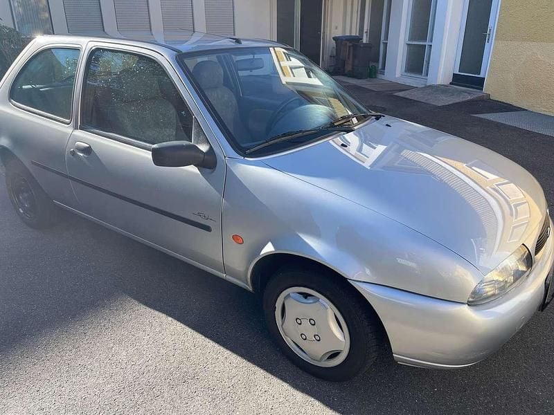 Używany Ford Fiesta 60 KM (44 kW) 1997 Srebrny Hatchback