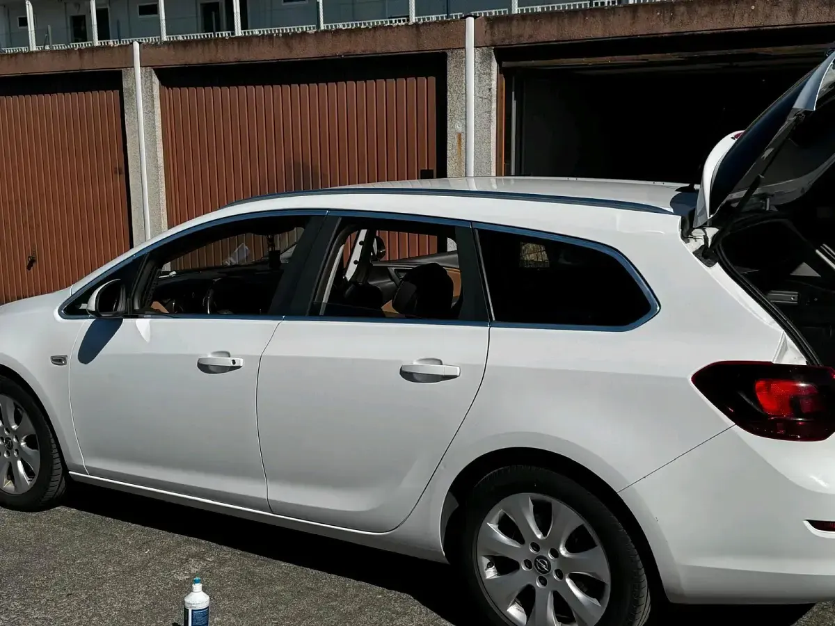 Gebraucht Opel Astra 165 PS (121 kW) 2012 Weiß Kombi