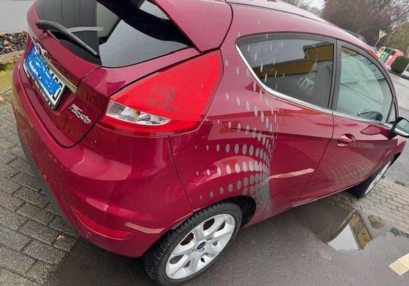 Gebraucht Ford Fiesta Titanium 97 PS (71 kW) 2011 Violett Limousine
