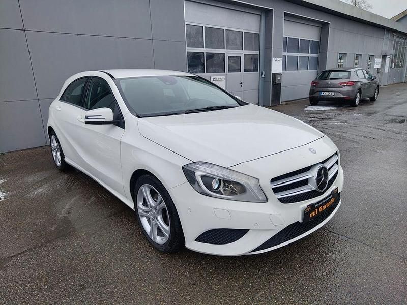 Gebraucht Mercedes A180 109 PS (80 kW) 2014 Weiß Limousine