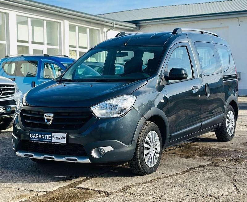 Grau "comete" Gebraucht 2016 Dacia Dokker Stepway Van / Kleinbus | 11.590 € (Fairer Preis) - Bild 1/3