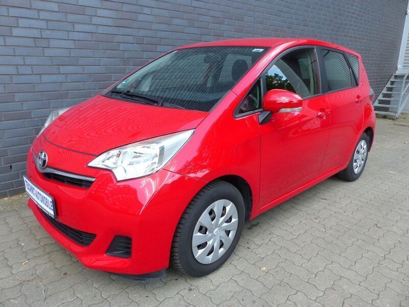 Rot Gebraucht 2012 Toyota Verso-S Life Van / Kleinbus | 10.350 € (Etwas zu teuer) - Bild 1/4