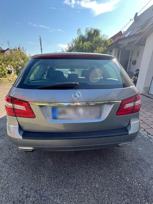 Gebraucht Mercedes E350 265 PS (194 kW) 2011 Grau Kombi