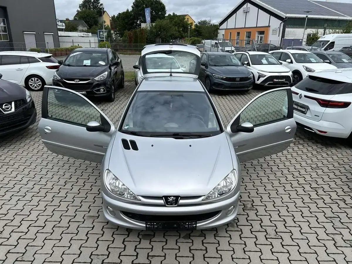 Gebraucht Peugeot 206 Quiksilver 109 PS (80 kW) 2006 Lackierung aluminiumgra... Kleinwagen
