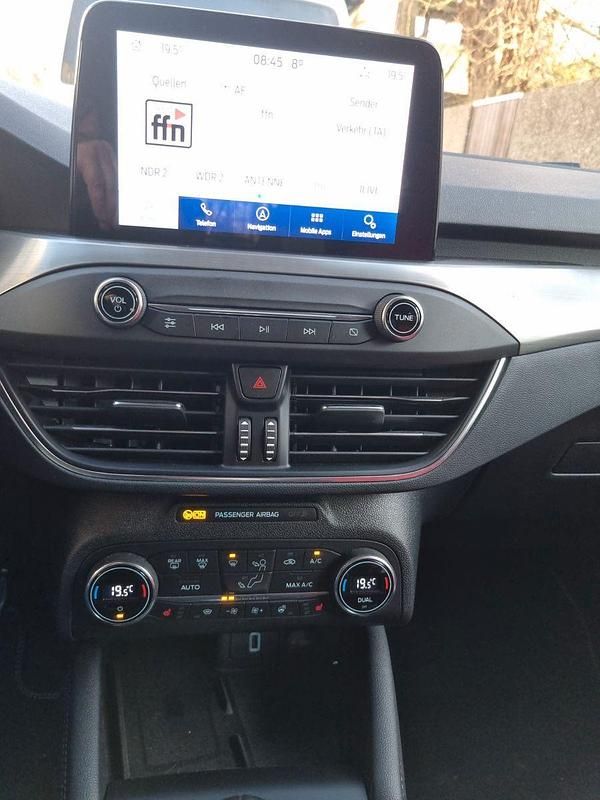 Gebraucht Ford Focus Titanium X 125 PS (91 kW) 2020 Blau Kombi