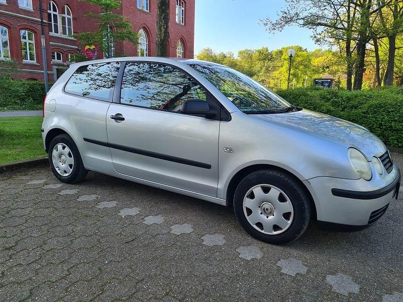 Silber Gebraucht 2003 VW Polo Limousine | 1.250 € (Fairer Preis) - Bild 1/4