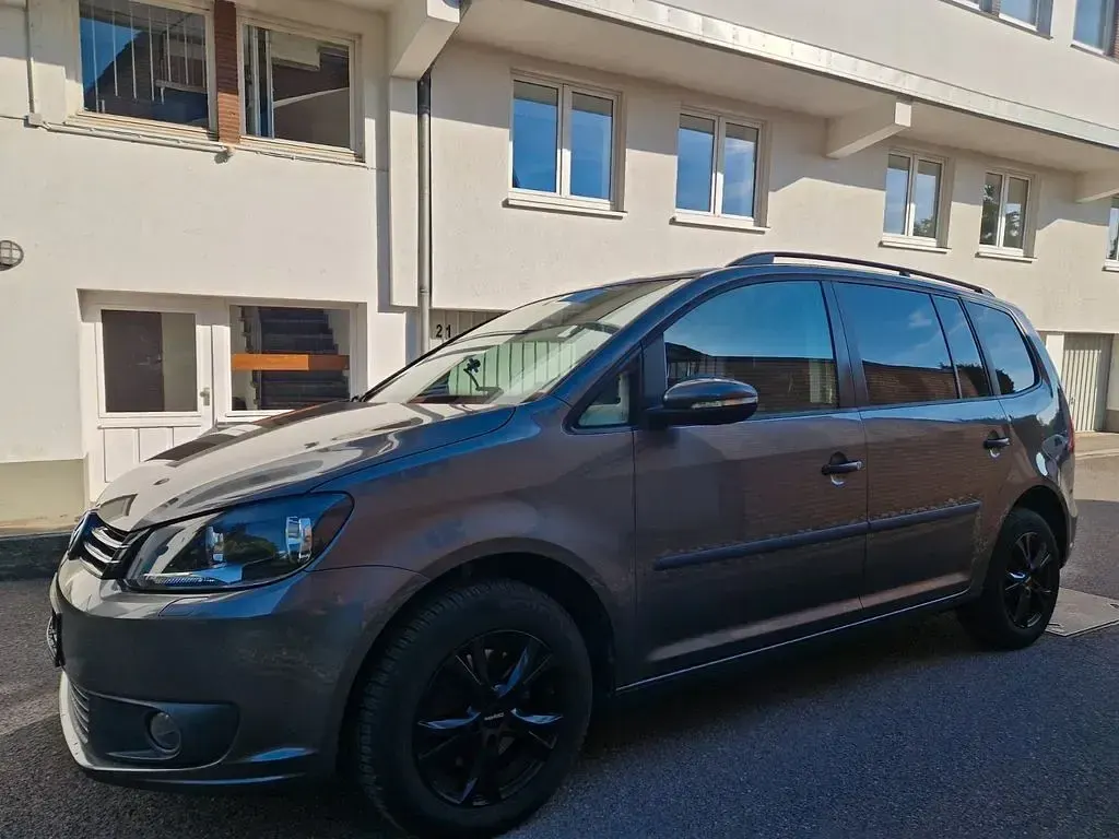 Gebraucht VW Touran Trendline 105 PS (77 kW) 2014 Grau Van / Kleinbus