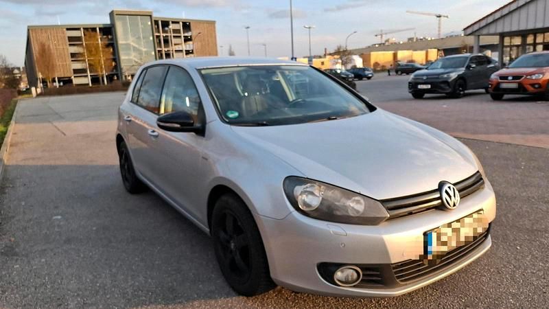 Gebraucht VW Golf VI 105 PS (77 kW) 2012 Silber Kleinwagen