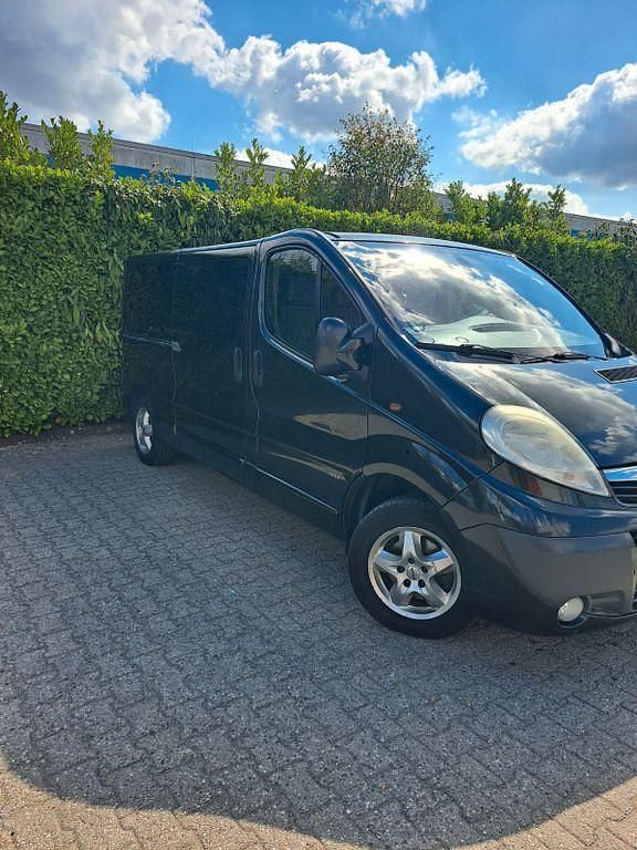Schwarz Gebraucht 2013 Opel Vivaro Van | 9.499 € (Fairer Preis) - Bild 1/4
