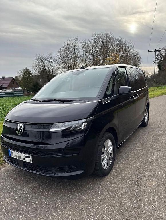 Schwarz Gebraucht 2022 VW Multivan Van | 38.990 € (Guter Preis) - Bild 1/4
