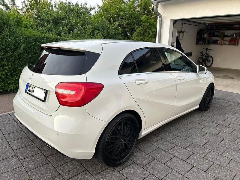 Gebraucht Mercedes A180 Style 122 PS (89 kW) 2012 Weiß Limousine
