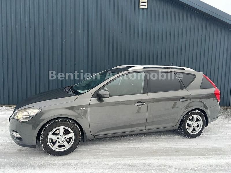 Grau Gebraucht 2011 Kia Ceed Kleinwagen | 4.450 € (Fairer Preis) - Bild 1/4
