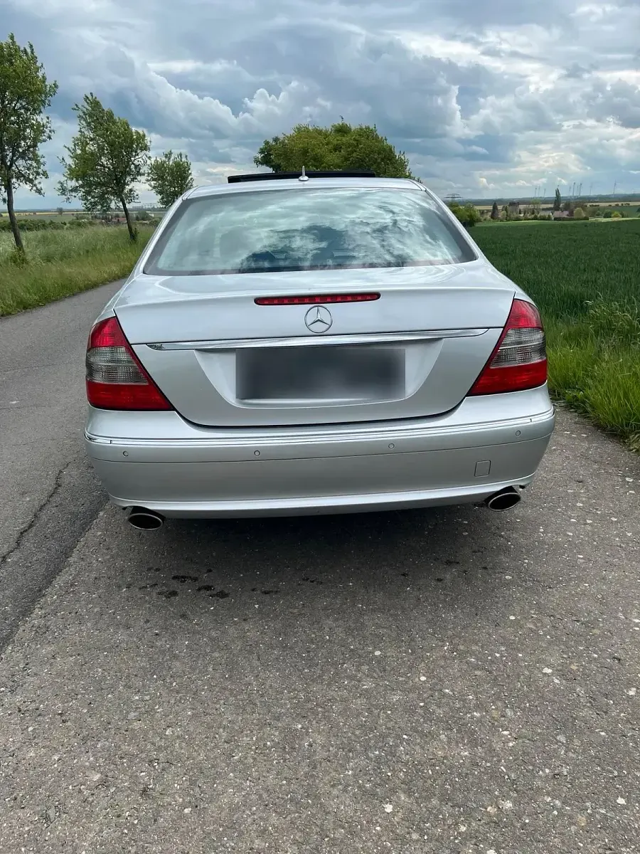 Gebraucht Mercedes E280 190 PS (139 kW) 2009 Silber Limousine