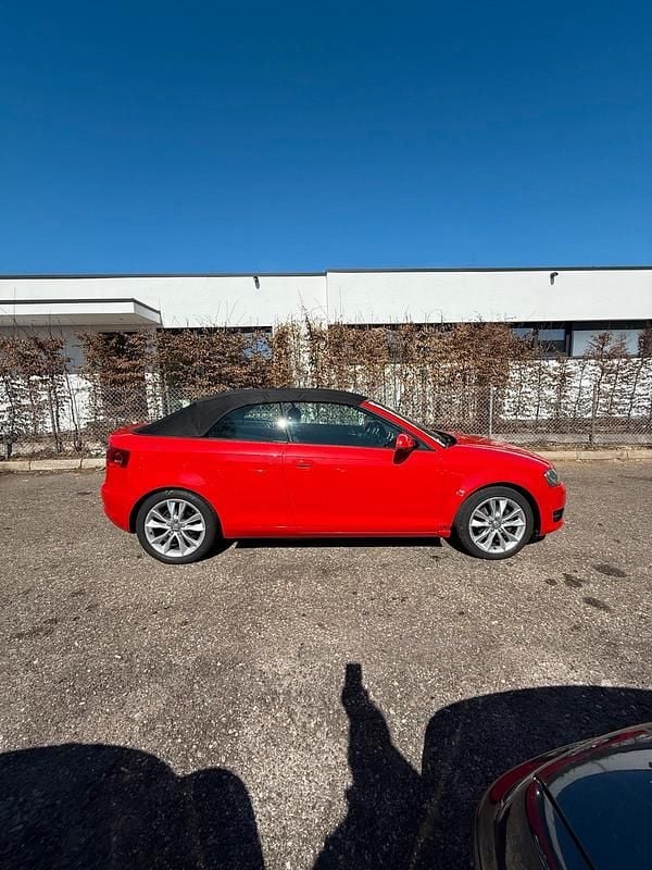 Gebraucht Audi A3 Cabriolet 140 PS (102 kW) 2011 Rot Cabrio