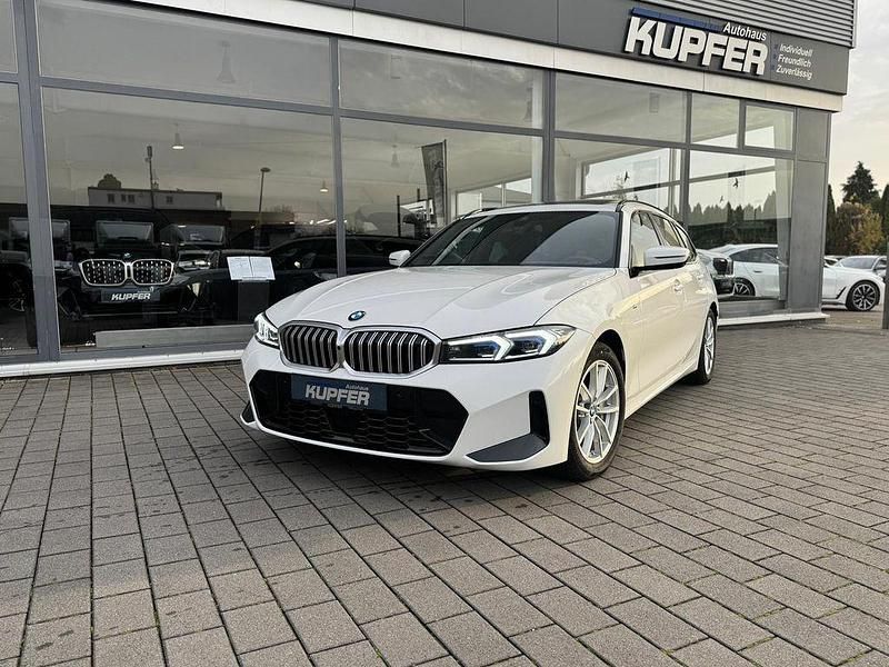 Weiß Gebraucht 2025 BMW 330 Performance Limousine | 44.400 € (Fairer Preis) - Bild 1/4
