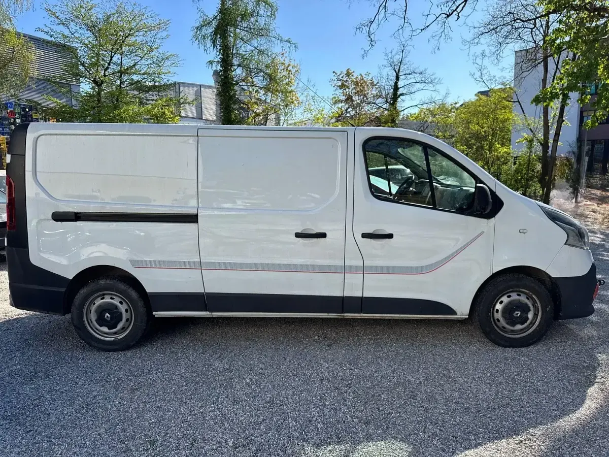 Gebraucht Renault Trafic 121 PS (88 kW) 2019 Weiß Van / Kleinbus