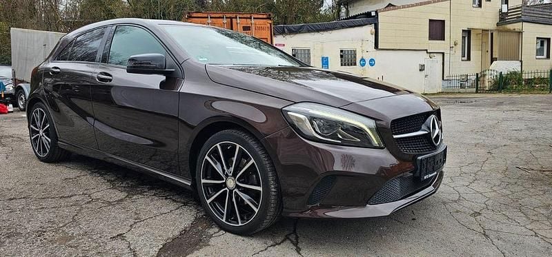 Gebraucht Mercedes A160 Night 102 PS (75 kW) 2016 Braun Limousine