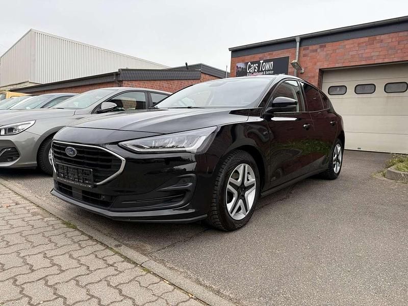Usado Ford Focus Cool & Connect 120 CV (88 kW) 2022 Negro Utilitario