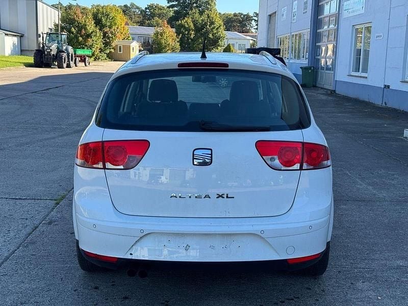 Gebraucht Seat Altea XL Stylance 125 PS (91 kW) 2011 Weiß Van / Kleinbus