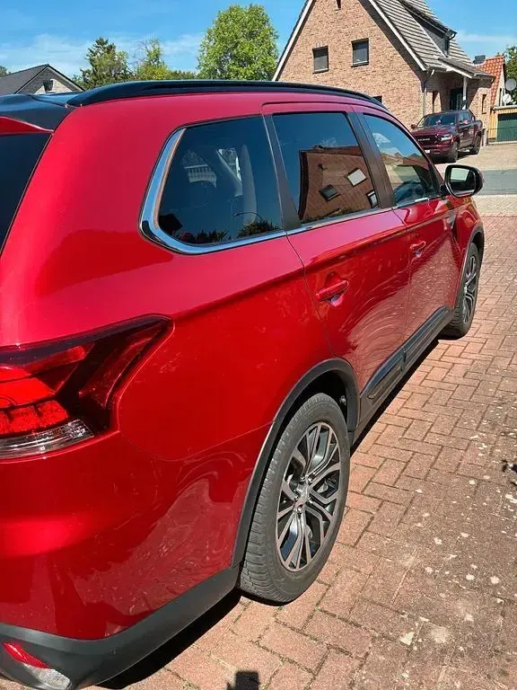 Gebraucht Mitsubishi Outlander Edition 150 PS (110 kW) 2018 Rot SUV